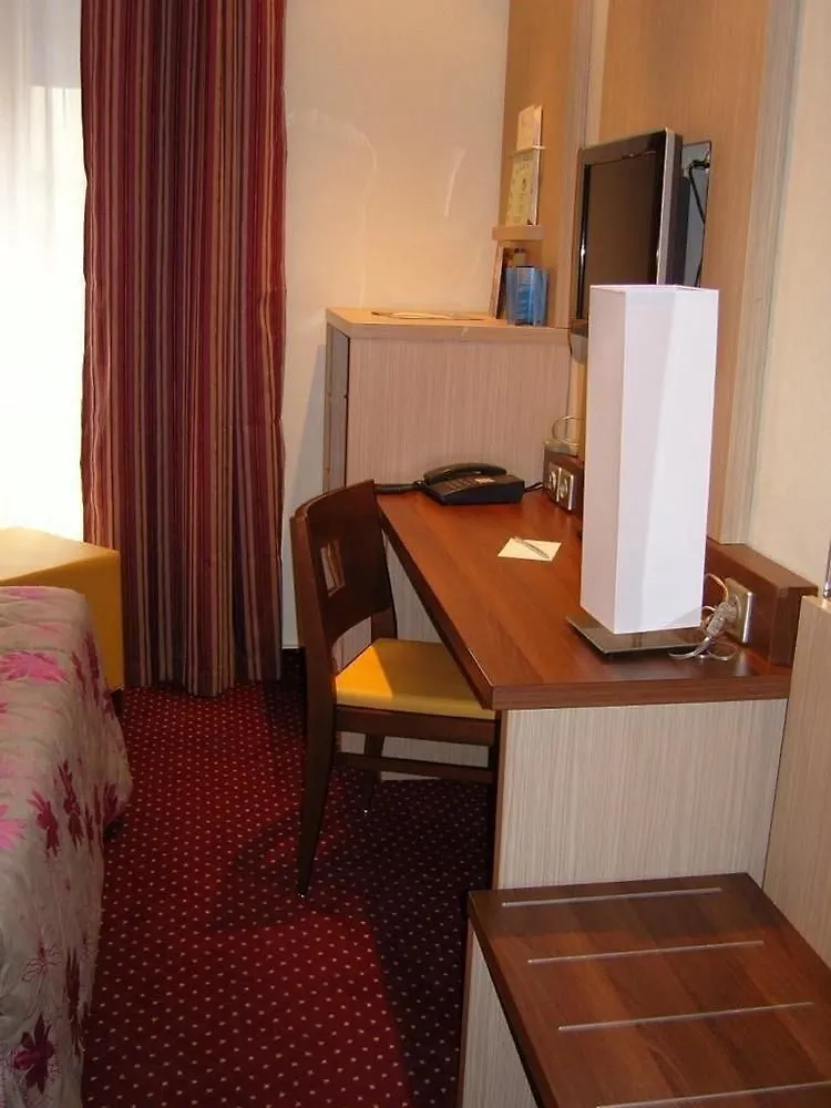 Hotel Terminus Montparnasse Paris
